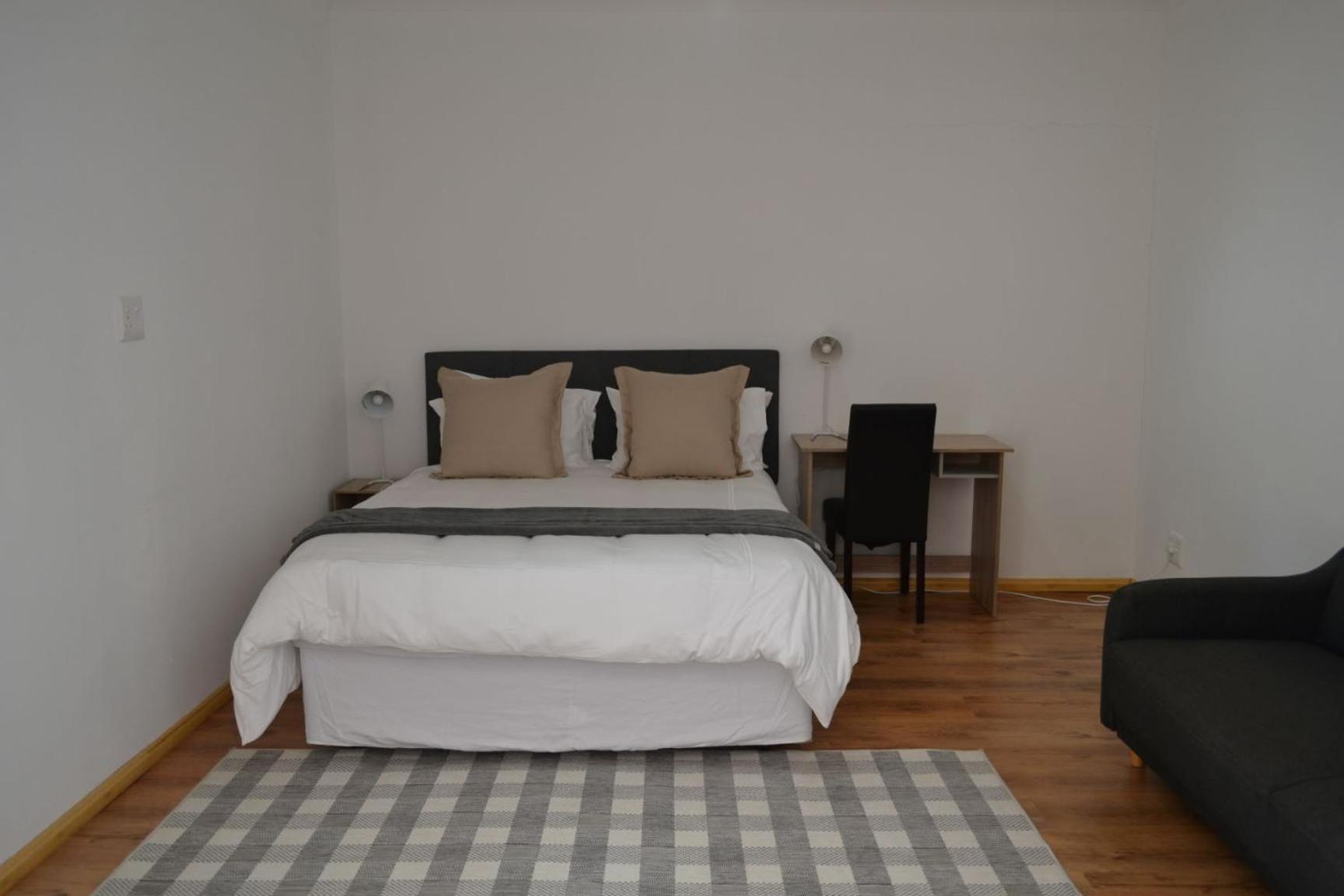 8 Kiaat Suites Klerksdorp Εξωτερικό φωτογραφία